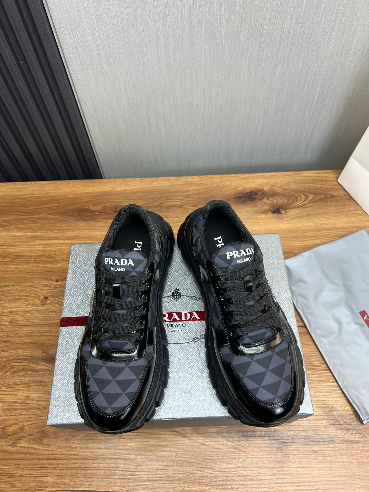 Men's shoes 💰560💰 [PRADA] Men's shoes are popular in the counter, official website is synchronized, 1 high-quality shipment ✔️Original cowhide + cowhide lining, 1🆚1 replica, original sole, 38-45 (45 customized, non-refundable)